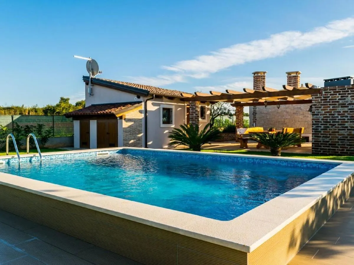 Lovely Holiday Home In Fazana With Swimming Pool 0*, Stinjan Croatia