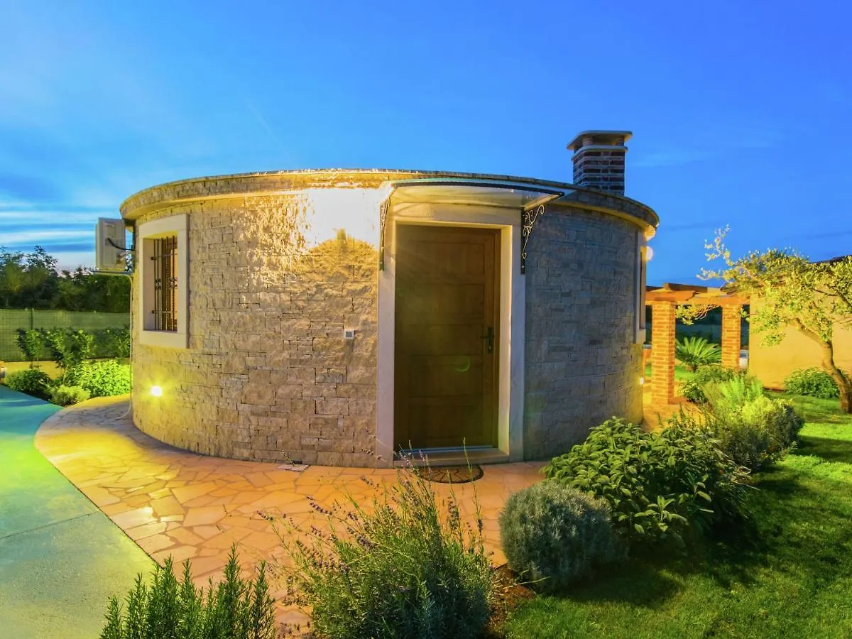 Lovely Holiday Home In Fazana With Swimming Pool  Stinjan