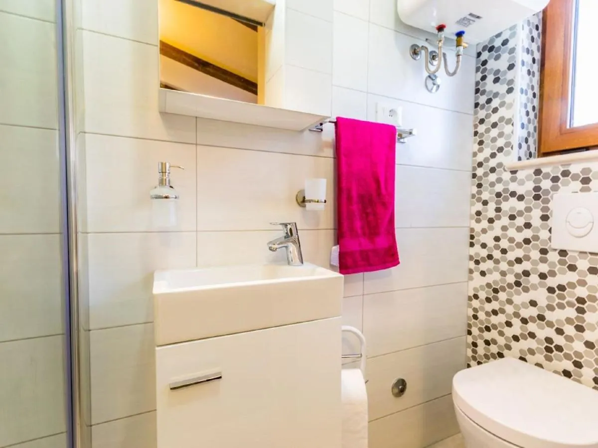 Lovely Holiday Home In Fazana With Swimming Pool 0*, Stinjan