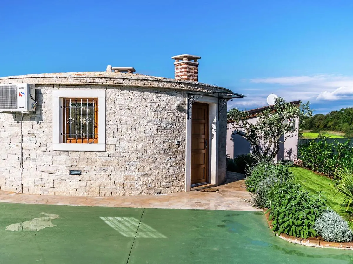 Lovely Holiday Home In Fazana With Swimming Pool  Stinjan