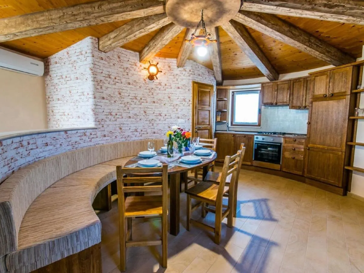 Lovely Holiday Home In Fazana With Swimming Pool Stinjan