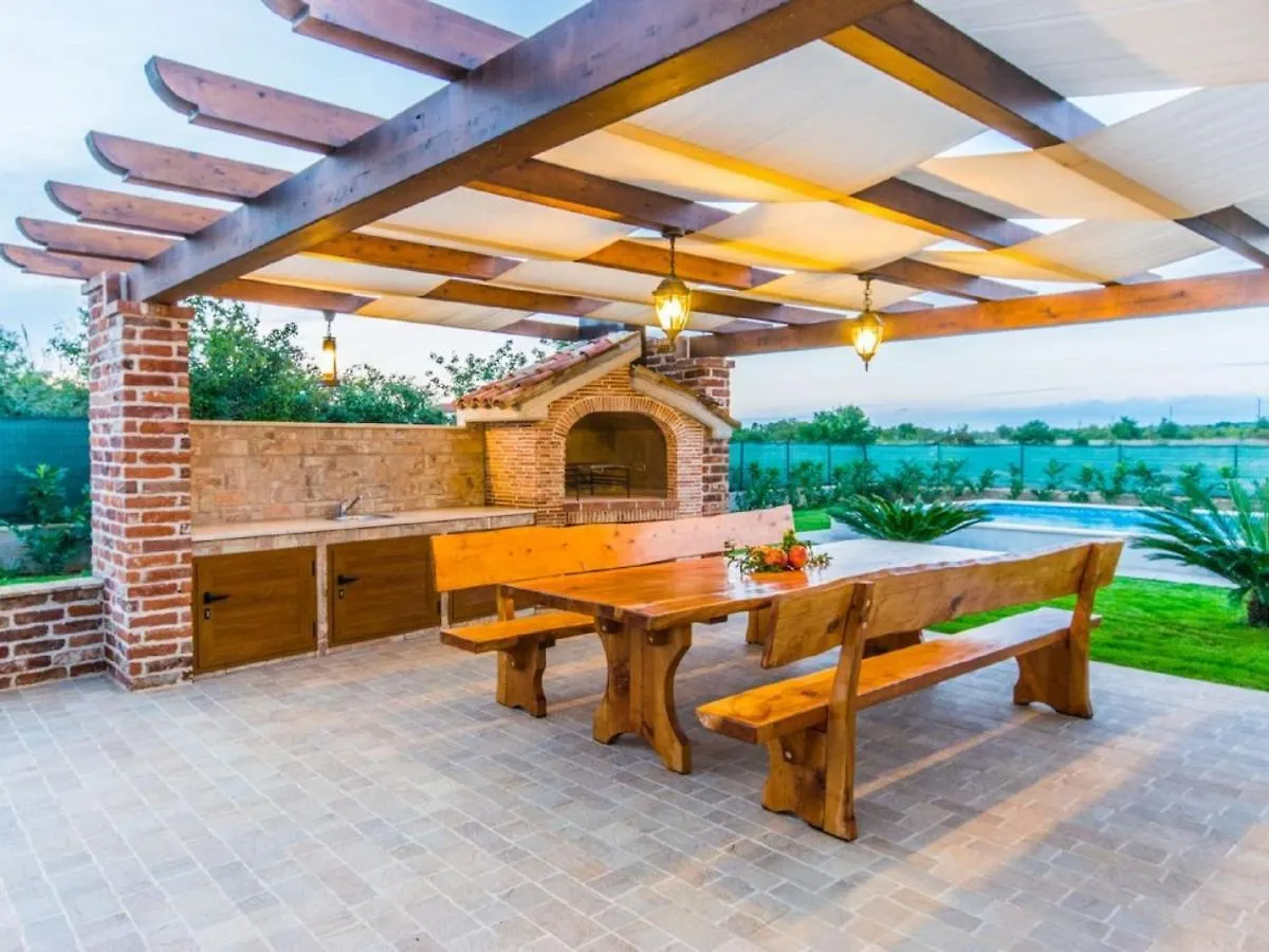 Lovely Holiday Home In Fazana With Swimming Pool