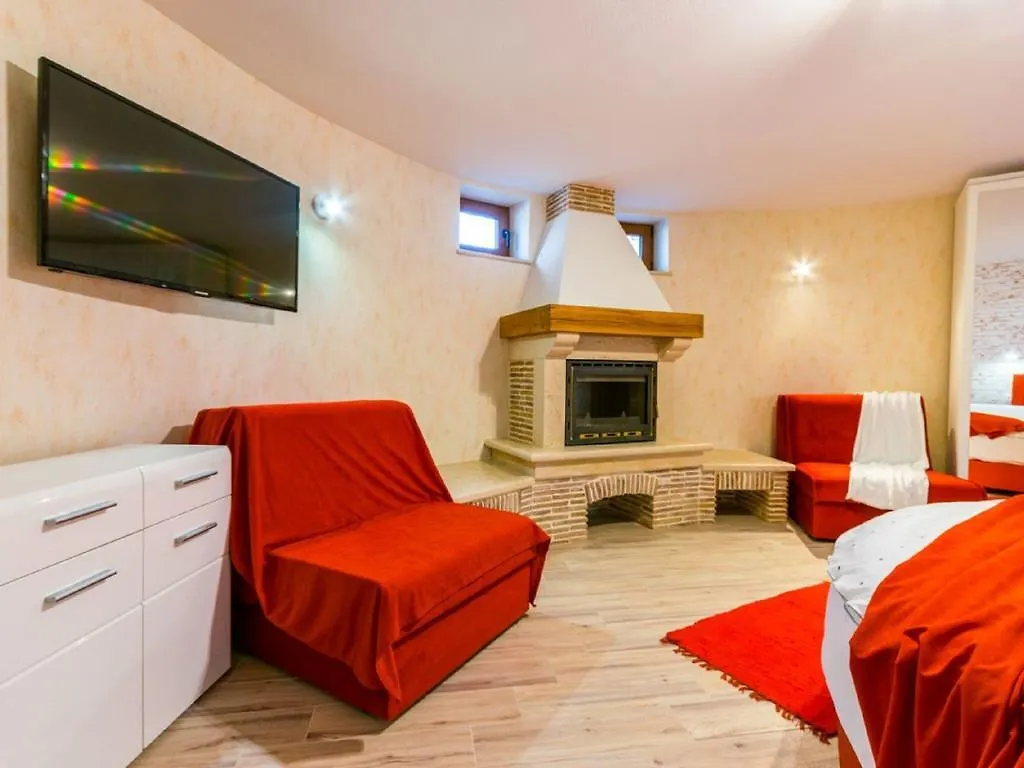 Lovely Holiday Home In Fazana With Swimming Pool